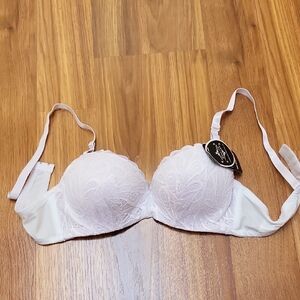 NWT White Delicate Lace Underwire Push Up Bra